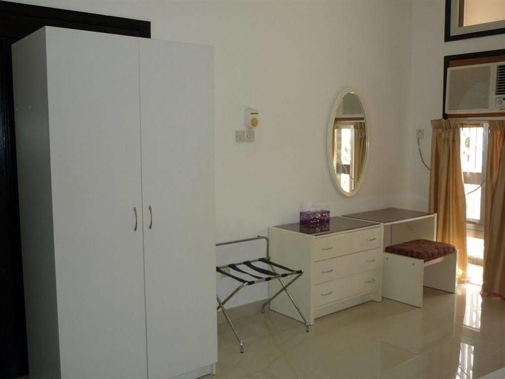 Qurum Beach Hotel Muskat Bagian luar foto