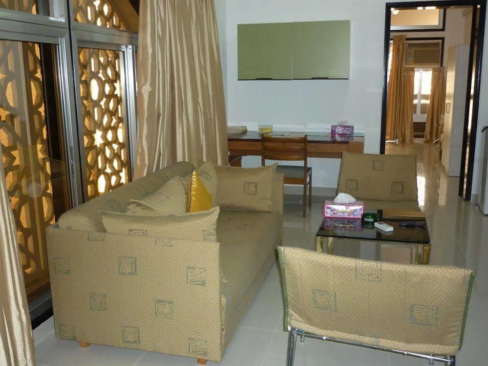 Qurum Beach Hotel Muskat Bagian luar foto