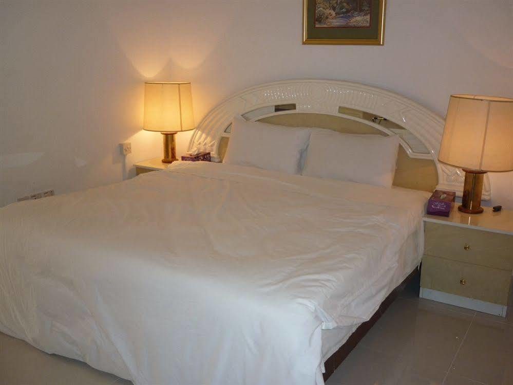 Qurum Beach Hotel Muskat Bagian luar foto