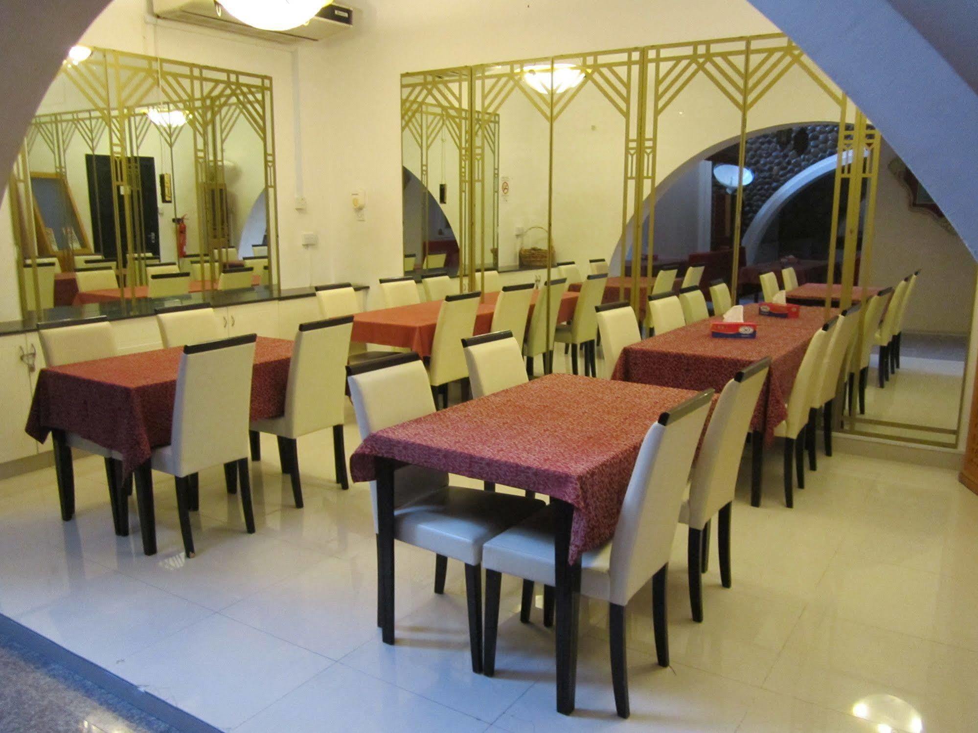 Qurum Beach Hotel Muskat Bagian luar foto