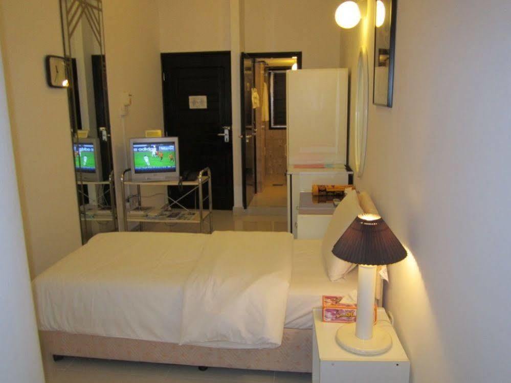 Qurum Beach Hotel Muskat Bagian luar foto