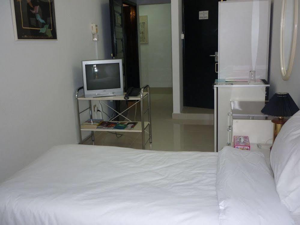 Qurum Beach Hotel Muskat Bagian luar foto