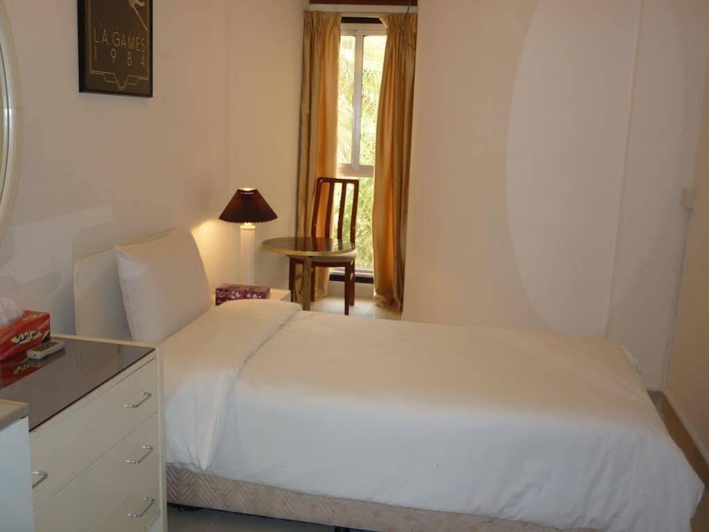 Qurum Beach Hotel Muskat Bagian luar foto